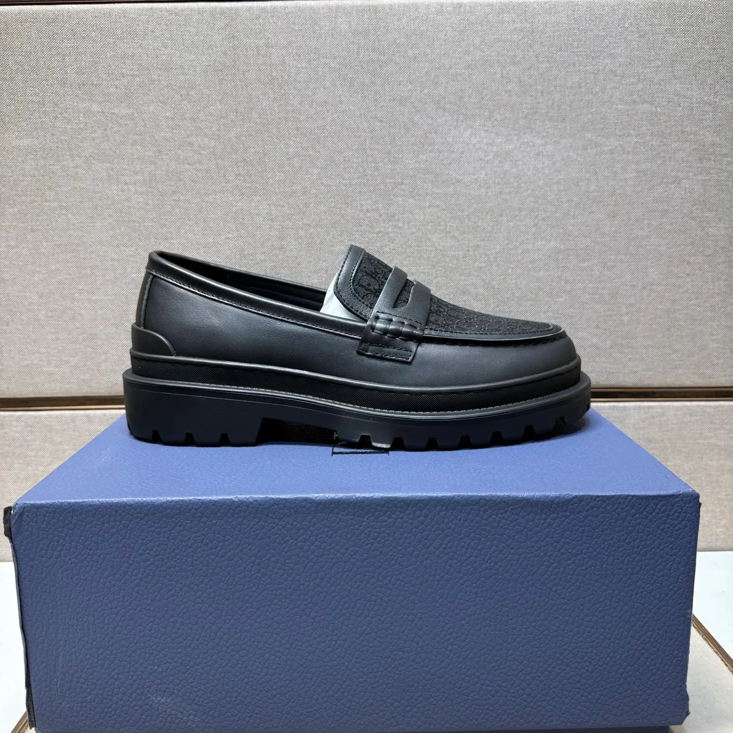 ⬛️Men's shoes 💰p442 [Dior~] Men's casual shoes 2025z cabinet sales simultaneously 🔶Size: 39-44 #️⃣ 🔷2 colors🔜The upper is made of multi-material splicing➕Genuine leather lining, comfortable and breathable, sole: original comfortable and wear-resistant outsole, ⚠️Real shot📱Photographed🎬The real thing is better📢📢📢